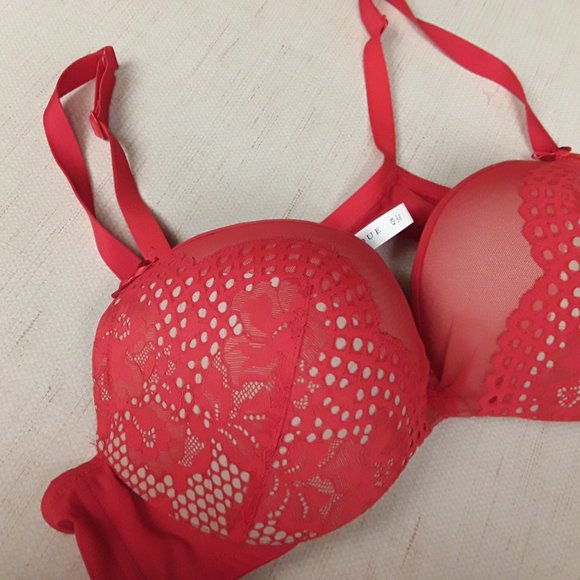 Cacique Red lace bra 42B - Picture 3 of 4